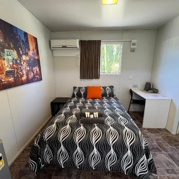 Bushchooks Travellers Village, hotel in Bororen