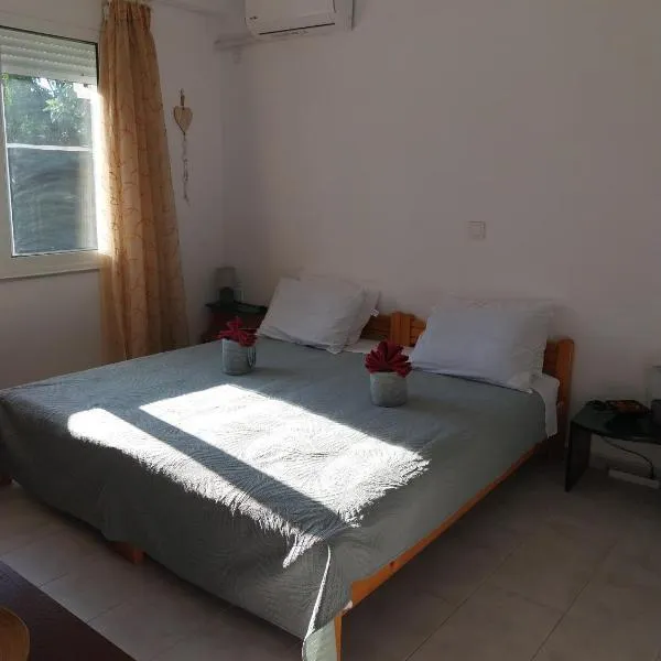 Green Living, hotel in Mytilini