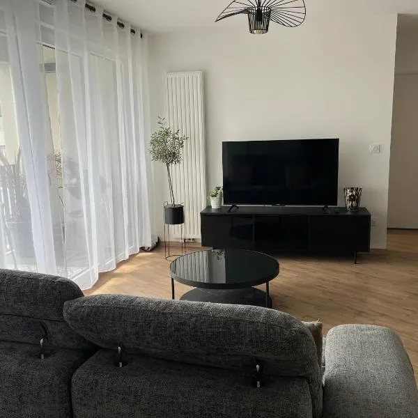 Appartement moderne avec deux chambres et parking, hotel in La Rochelle