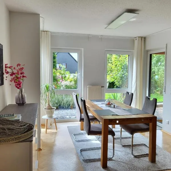 Ferienwohnung mit Gartenblick, hotel in Freudenberg