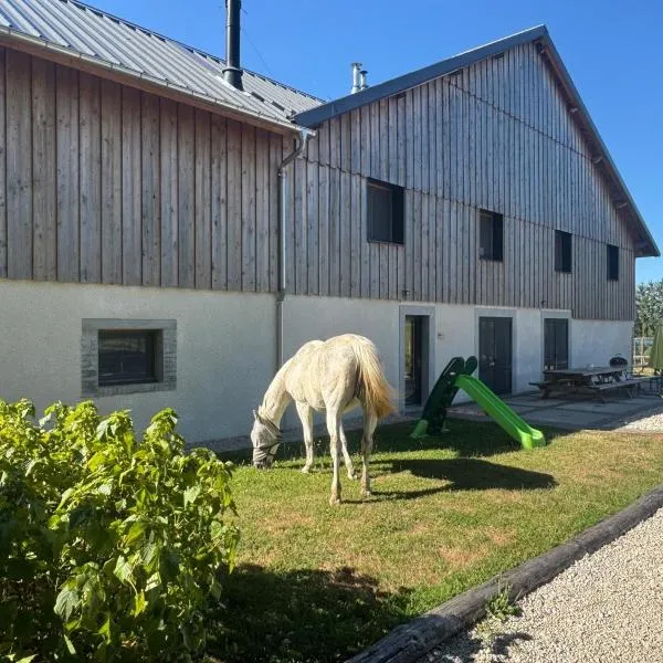 Les Bouloies, deux gîtes pour se réunir en toute tranquillité loin de l'agitation, hotel en Laviron