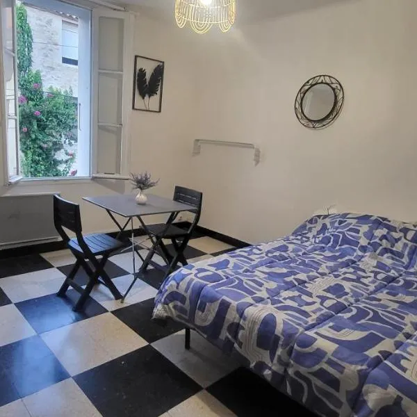 Chambre 2 - avec grande terrasse, ξενοδοχείο σε Port-la-Nouvelle