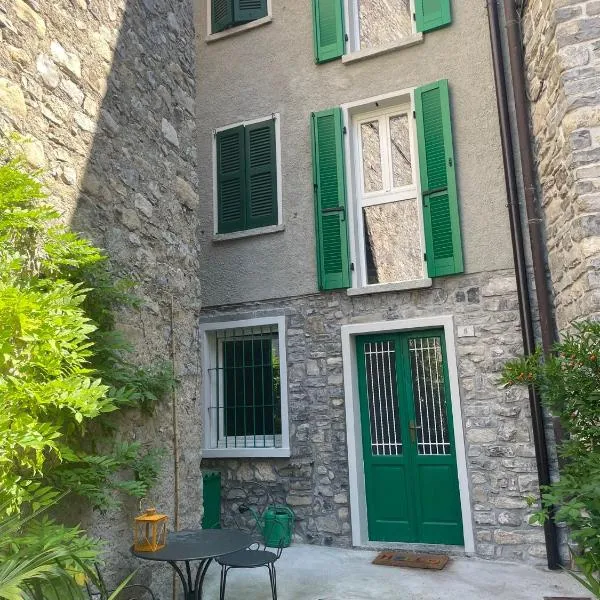 PRIMA DEL CIELO - appartamento MONTI, hotel in Esino Lario