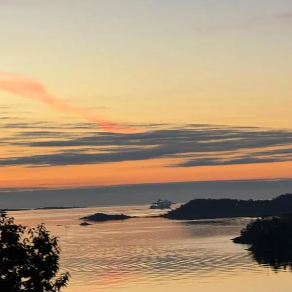 Aid og Svein’ s sentrumsnære panorama hjem، فندق في كريستيانساند