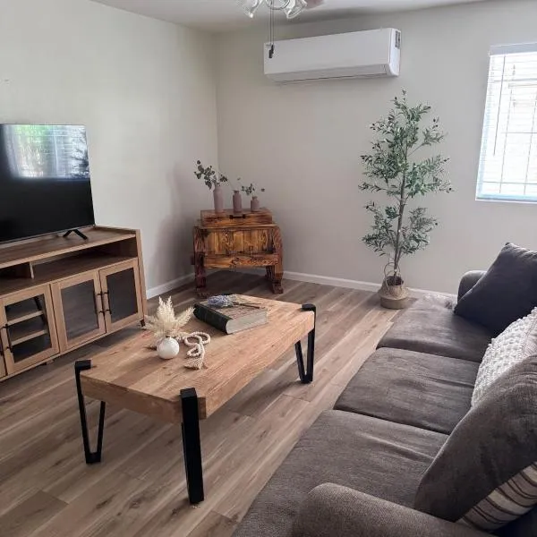 Cozy 2BR Townhome Prime Phoenix Location