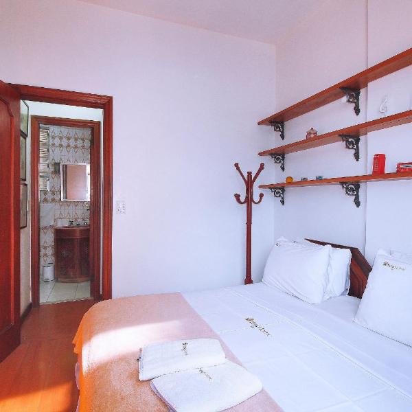 Sala e Quarto no Leme p/ 4 pessoas com garagem