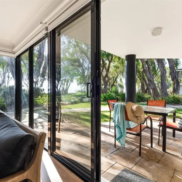 2 CapeView Beachfront Geographe Bay, hotel in Broadwater