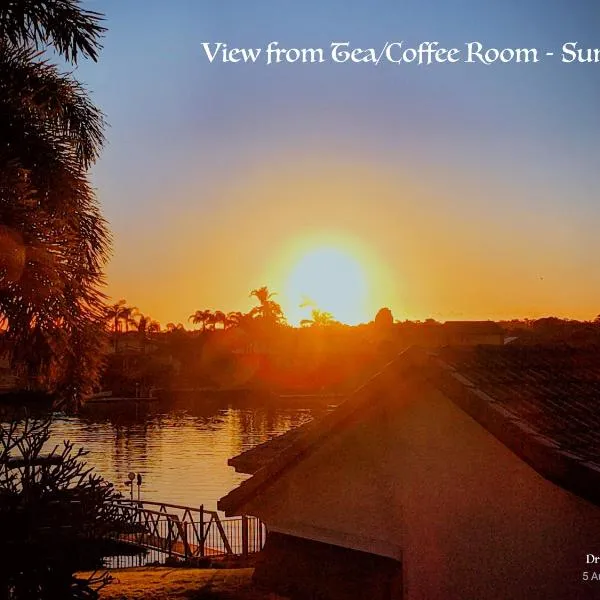 Canal View Holiday-2 Rooms-max 6-120m2 -Host Shared Laundry-No Tax Invoice, hotell i Banksia Beach