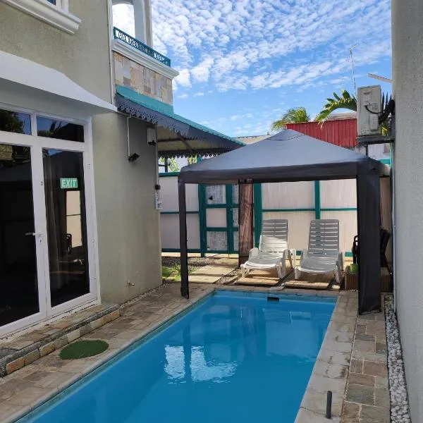 Piscines Privées et Chauffées, Private Heated Pools, hotel in Grand Baie