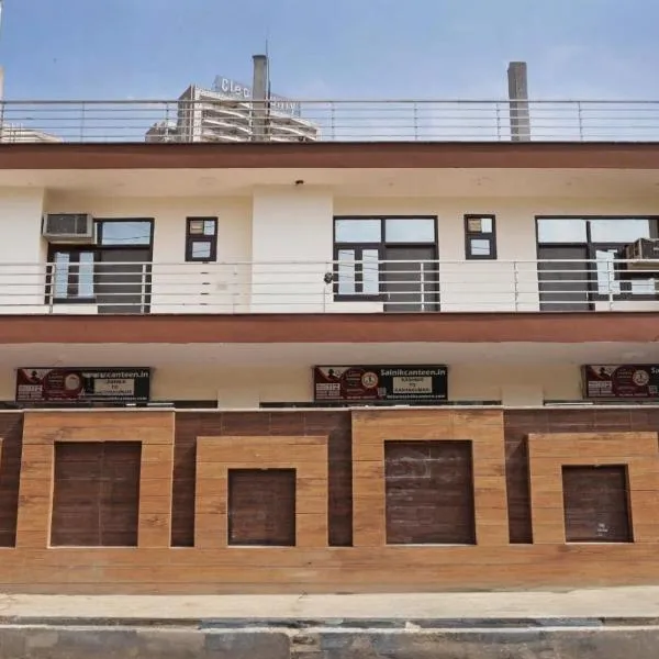 Maayra Inn, hotel in Noida