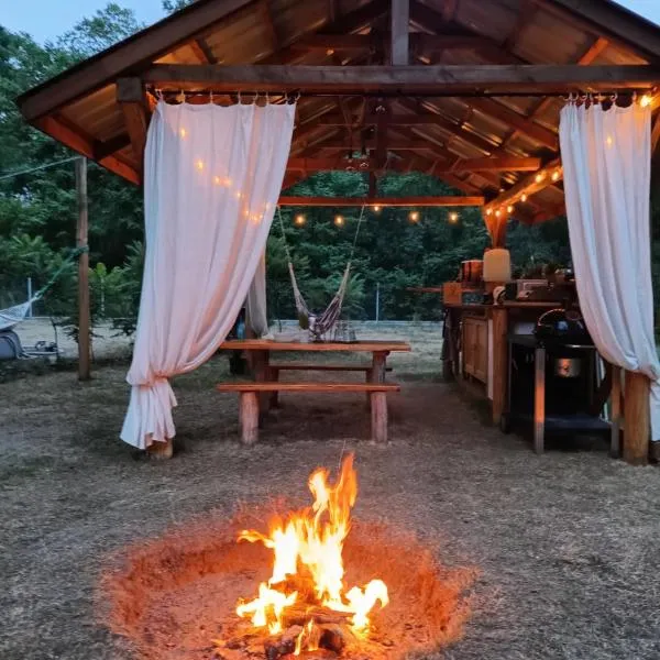 Wood Camping, hotel in Brochów