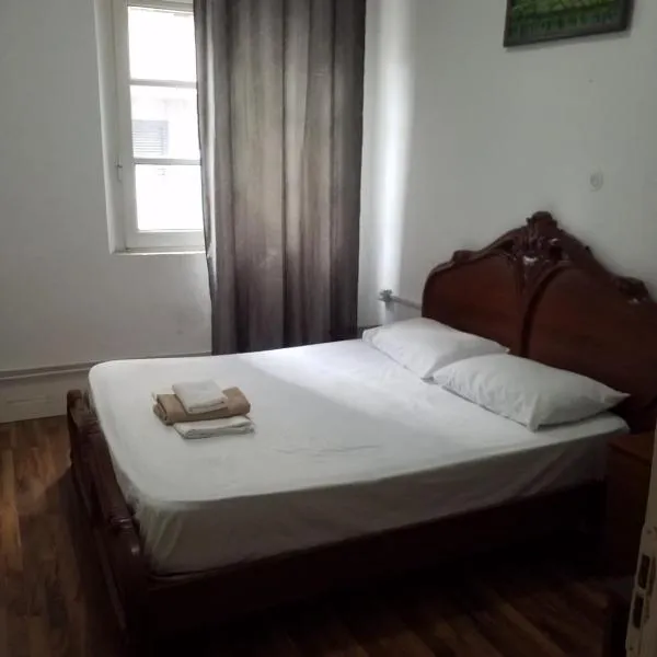 Rose Hostel, hotel in Tirana