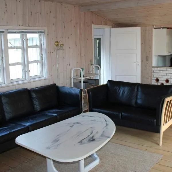 6 person holiday home in Nexø โรงแรมในBalke