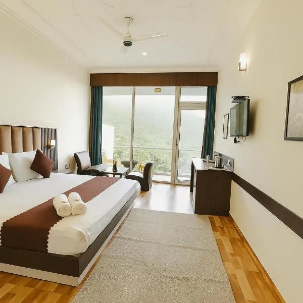 Kasauli View Resort # Parking # lift # Garden # Restaurant # Open Terrace # On Road Location, hotel v destinaci Kasauli