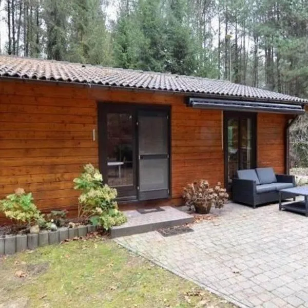 Peaceful Chalet Retreat, hotel in Nijlen