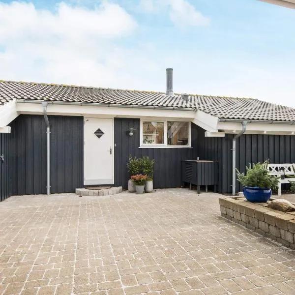 6 person holiday home in Ebeltoft, hotel in Ebeltoft