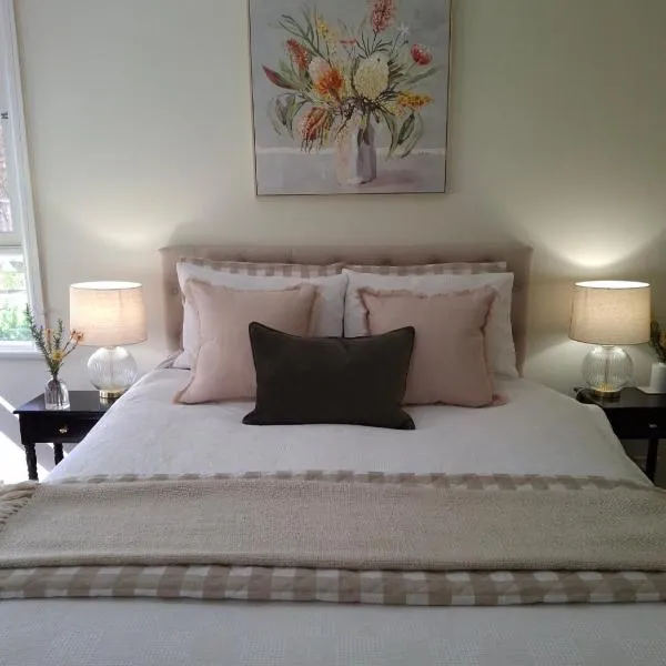 HUNTER COTTAGE EUROA - "A great weekend escape", hotel in Euroa