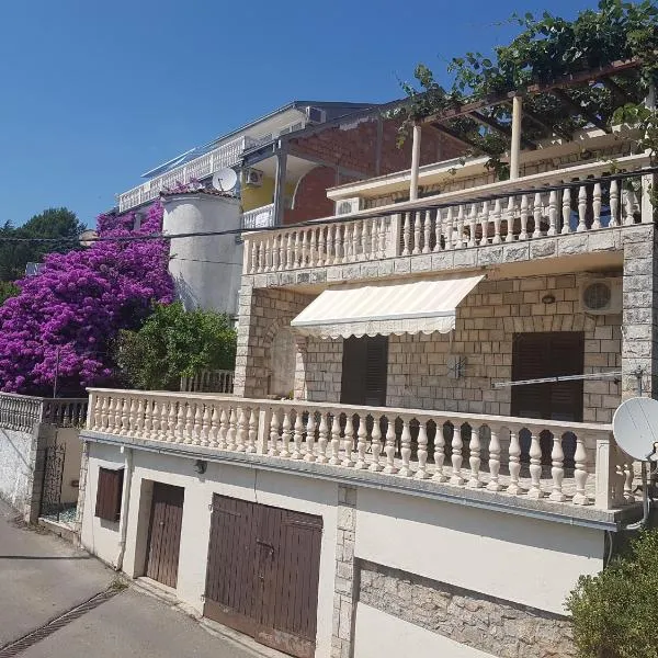 Apartments Grispolis, hotel in Tivat