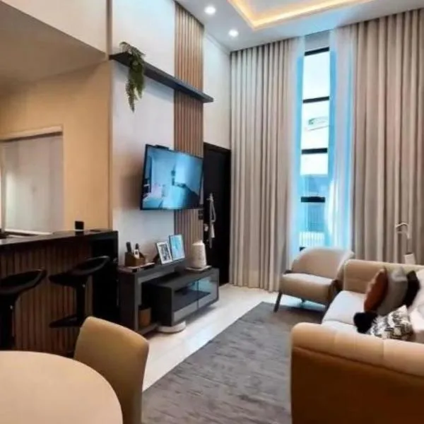 Casa de estilo elegante com jacuzzi, hotel in Foz do Iguaçu