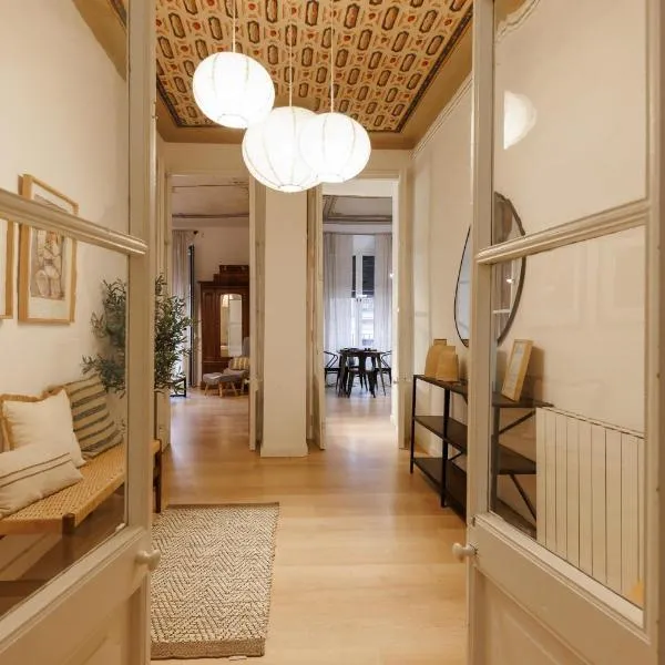 Bravissimo Plaça del Vi, Authentic Historic Apartment, hotel in Girona