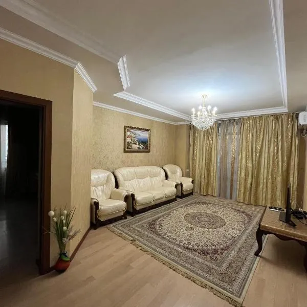 Tengiz Towers Business Class 3 Room Flat, hotel in Almaty