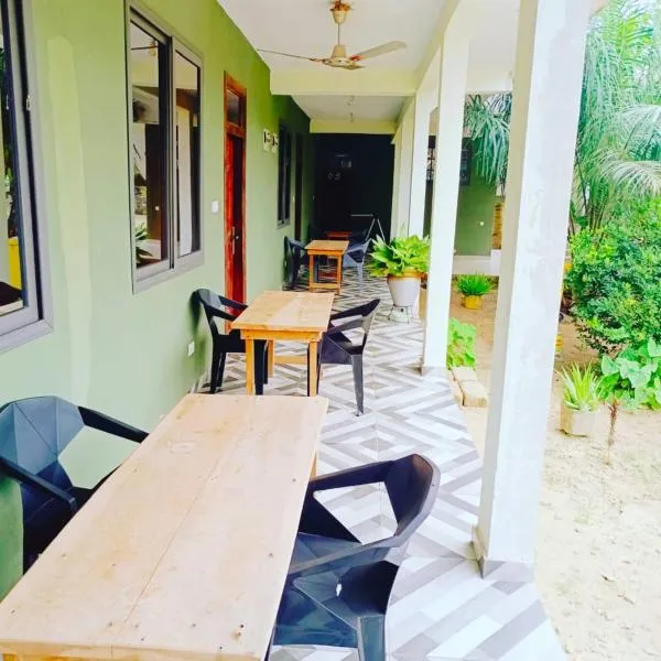 Palm Grove lodge, hotel in Busua