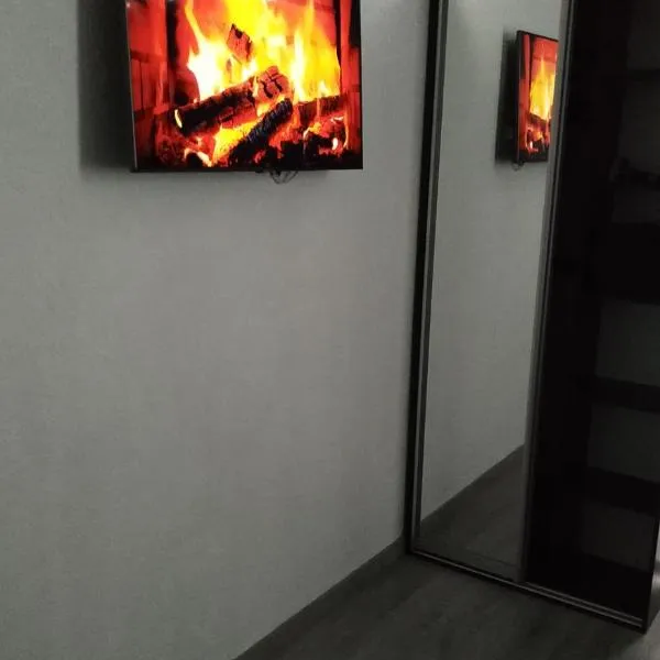 Нові апартаменти 2 поверх, поруч лікарня та парк Феофанія, МХП, hotel in Kyiv