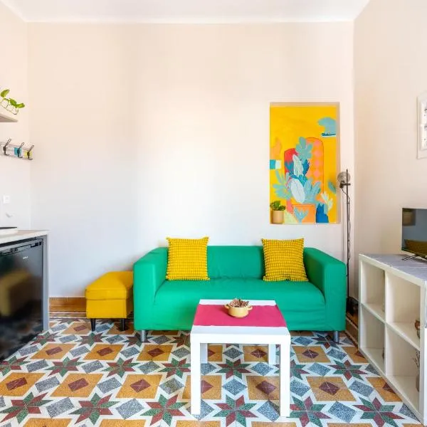 B2 Porto Living, hotel in Piraeus