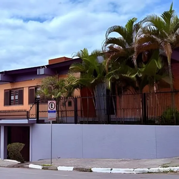 Airport Stay Guarulhos – 600m Bosque Maia, Wi-Fi, Estacionamento, Sala de Espera, piscina, Check-in Facial, Hotel in Vila Gopoúva