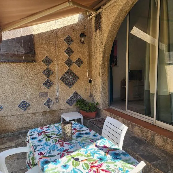 Charmant 2 pièces terrasse climatisé proche plage, hotel a Lumio