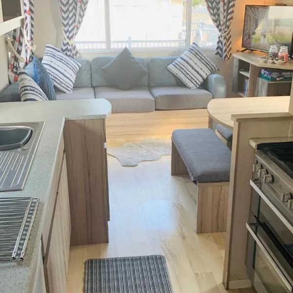 Haggerston Tower Lawn 04 Cozy 3 Bed with Wifi and Castle Views, hotel em Beal