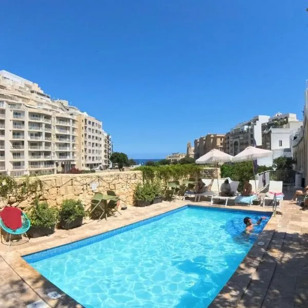 Follow the Sun Boutique Hostel - Pool, Breakfast & Sea Views, hotel a San Giuliano