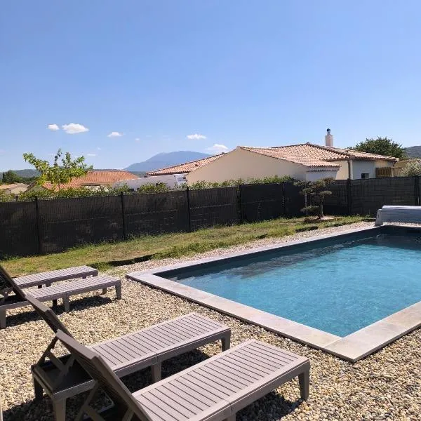 villa récente climatisée avec piscine privée, hotel din Vaison-la-Romaine