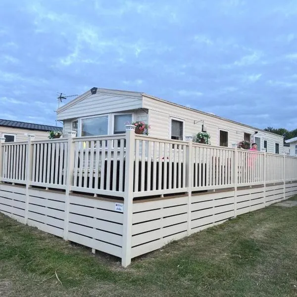Luxury 3-Bed Caravan at Haven Holiday Park, All-Hallows, hotel en Rochester