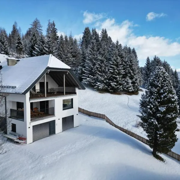 Chalet Lungau-View - Ferienhaus mit Aussicht, hotel in Mauterndorf