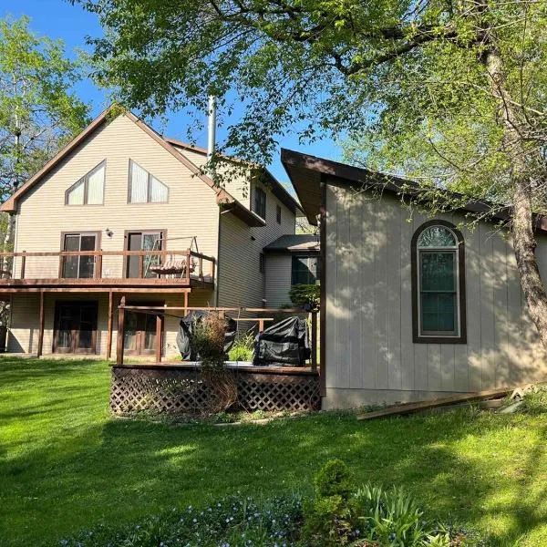 Fall Lovers Hideaway Near Lake Geneva, ξενοδοχείο σε Elkhorn
