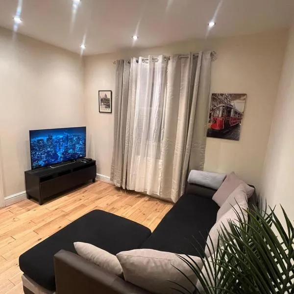 3 Bedrooms flat near of heart of London with a private Garden, hotel in London