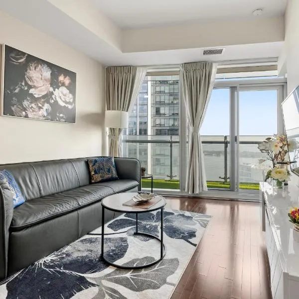 Luxury Lakeview Downtown Condo, CN Tower, Rogers Center, Scotia Arena, Lake View with Free Parking, hotel in Toronto