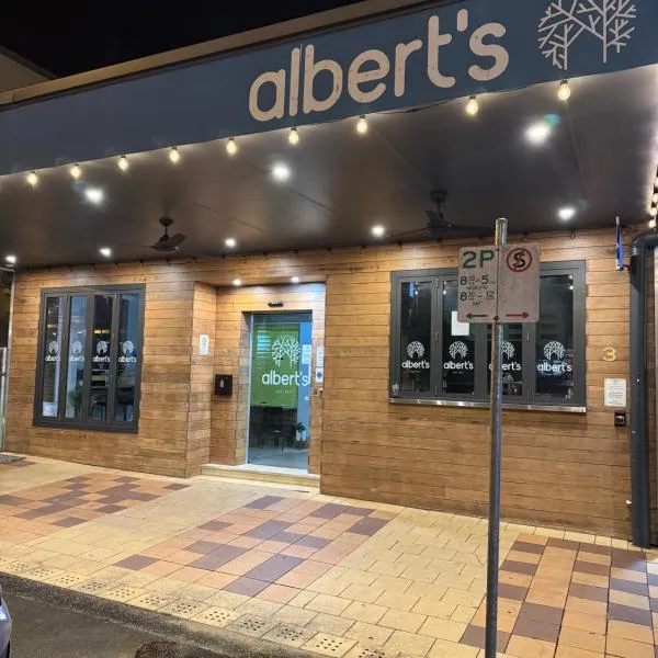 Alberts Est 2017, hotel in Innisfail