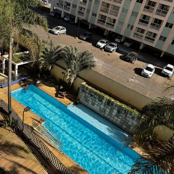 Apto aconchegante com piscina aquecida, garagem e metrô próximo, hotel in Brasilia