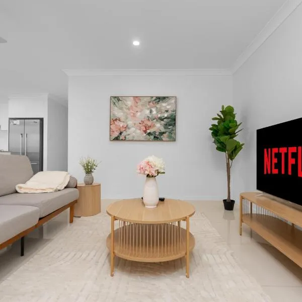 Pimpama에 위치한 호텔 Stylish 3-Bedroom Duplex in Pİmpama, Close to M1