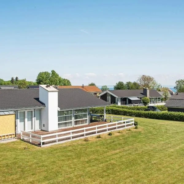 8 person holiday home in Sydals, hotel di Mommark