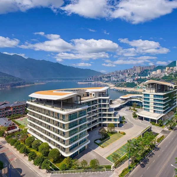 Wingate by Wyndham Chongqing Wushan، فندق في Wushan