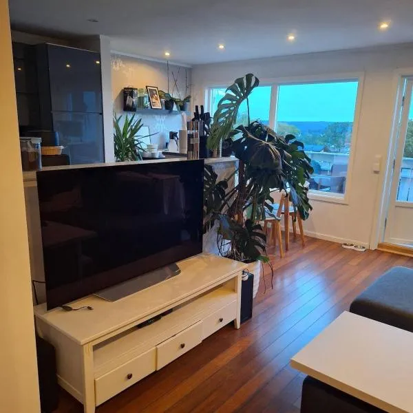 Cozy apartment with terrace and proximity to nature، فندق في فريدريكستاد