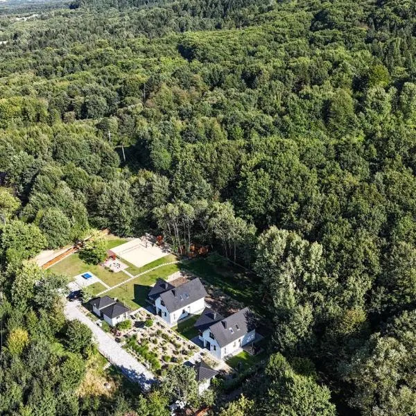 Viesnīca Domki Kamieniec - luksus w sercu natury z jacuzzi, sauną i boiskiem, dwa duże domki pilsētā Marcyporęba