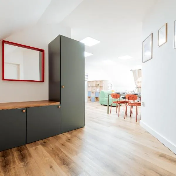 Modern Colorful Apartment Near Vranov Center, khách sạn ở Vranov nad Topľou