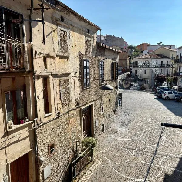 Affaccio sulla Piazza Carpinone, hotel in Carpinone