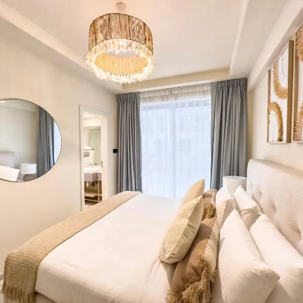 2BR Duplex with Terrace & Courtyard Views Near the Beach, hotel in Ras al Khaimah