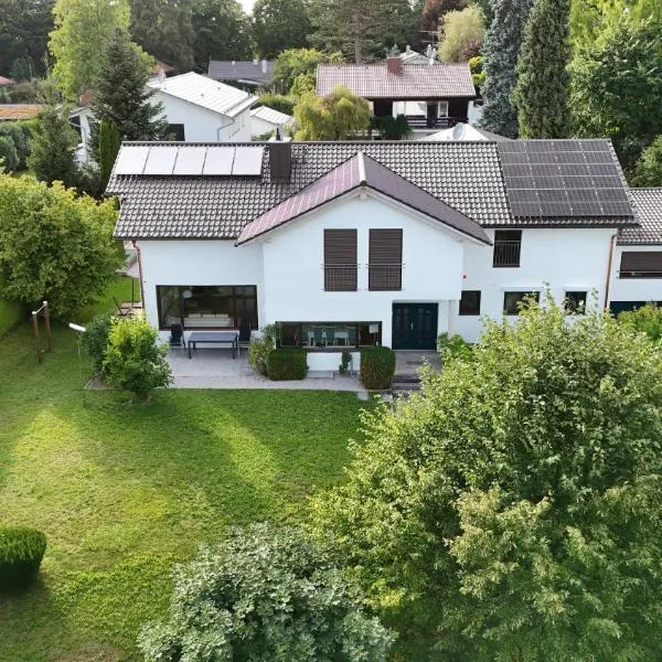 Grand Villa Berg-Starnberg For Your Vacation, Retreat, Workshop, Corporate and Familys event, hotel in Berg am Starnberger See