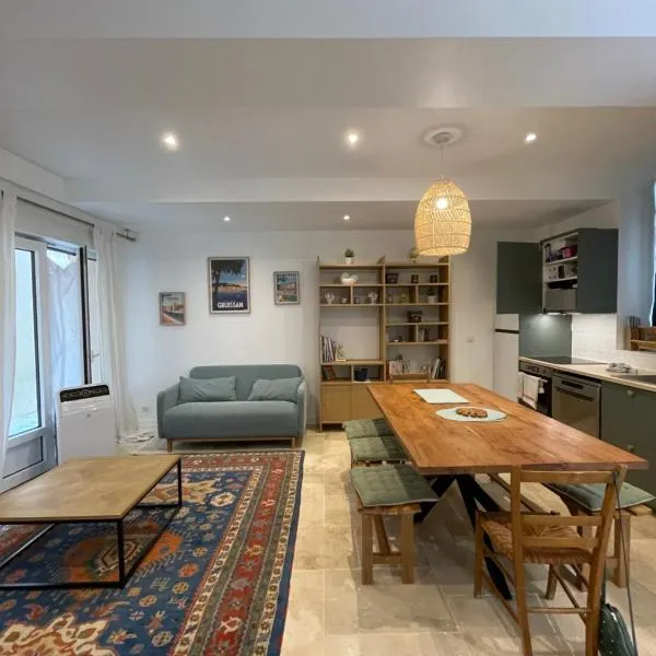 Appartement RDC avec cour privée - Narbonne Les Halles Centre Historique, hotel v Narbonne